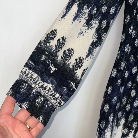 Wayf Elegant Blue and Black Dress - Picture 6 of 9